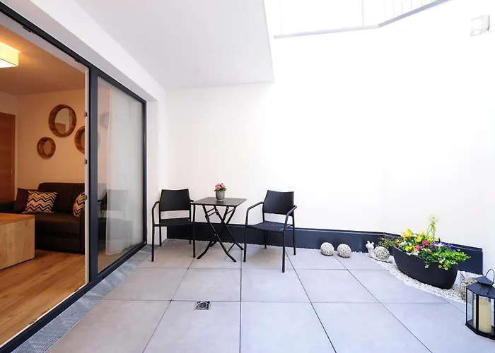 Amaris Apartments